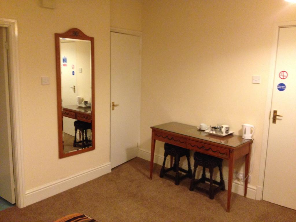 Victoria hotel room 1