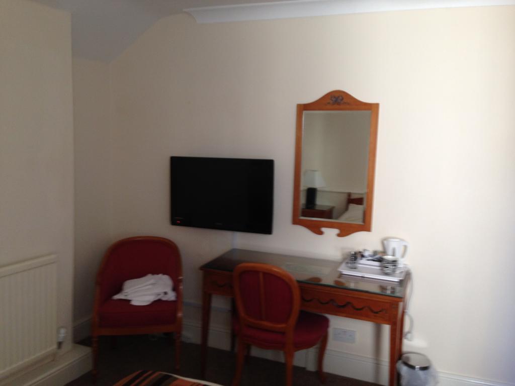 Victoria hotel room 2