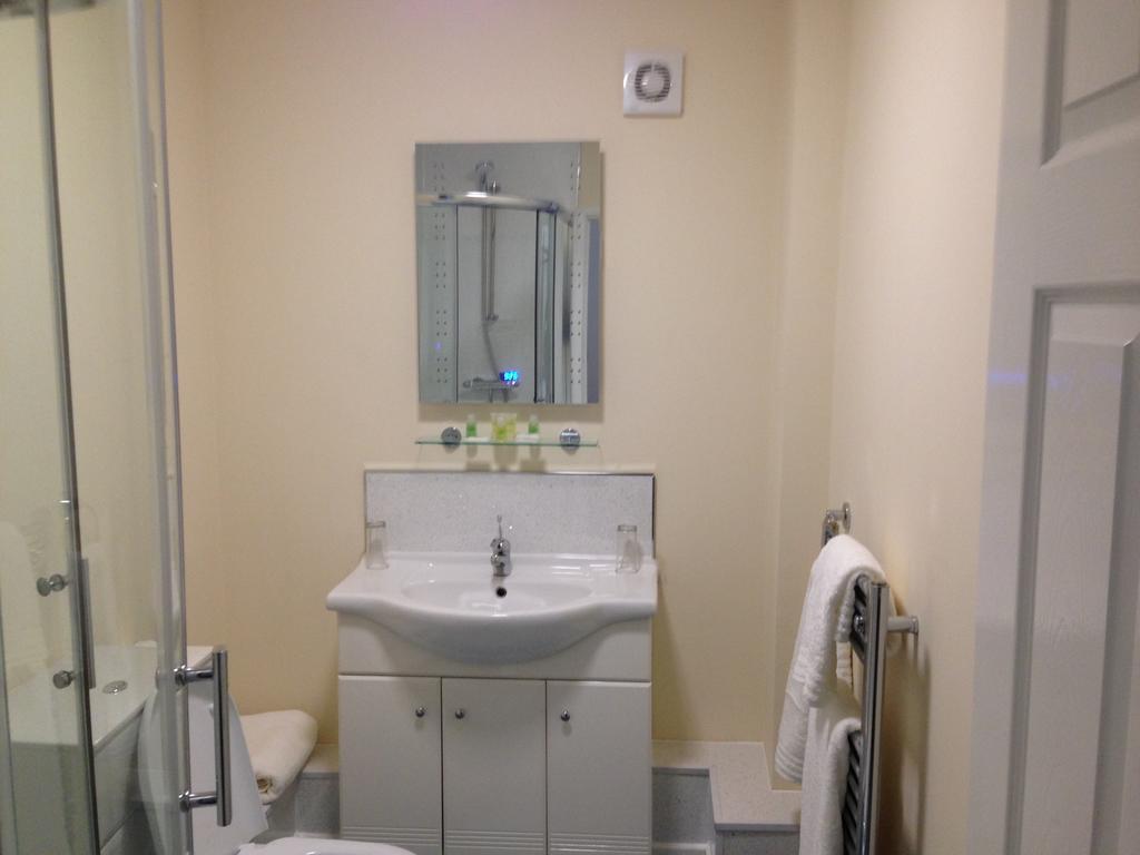 Victoria hotel room 3